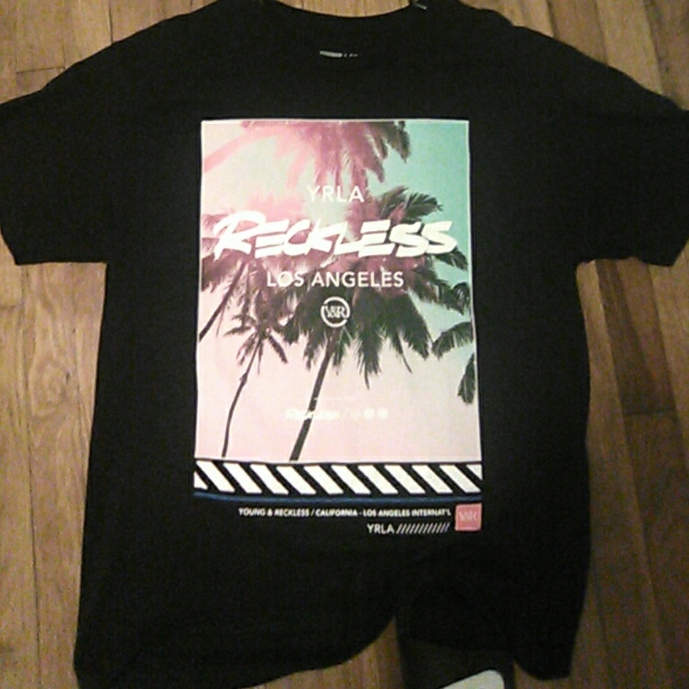 T-SHIRT